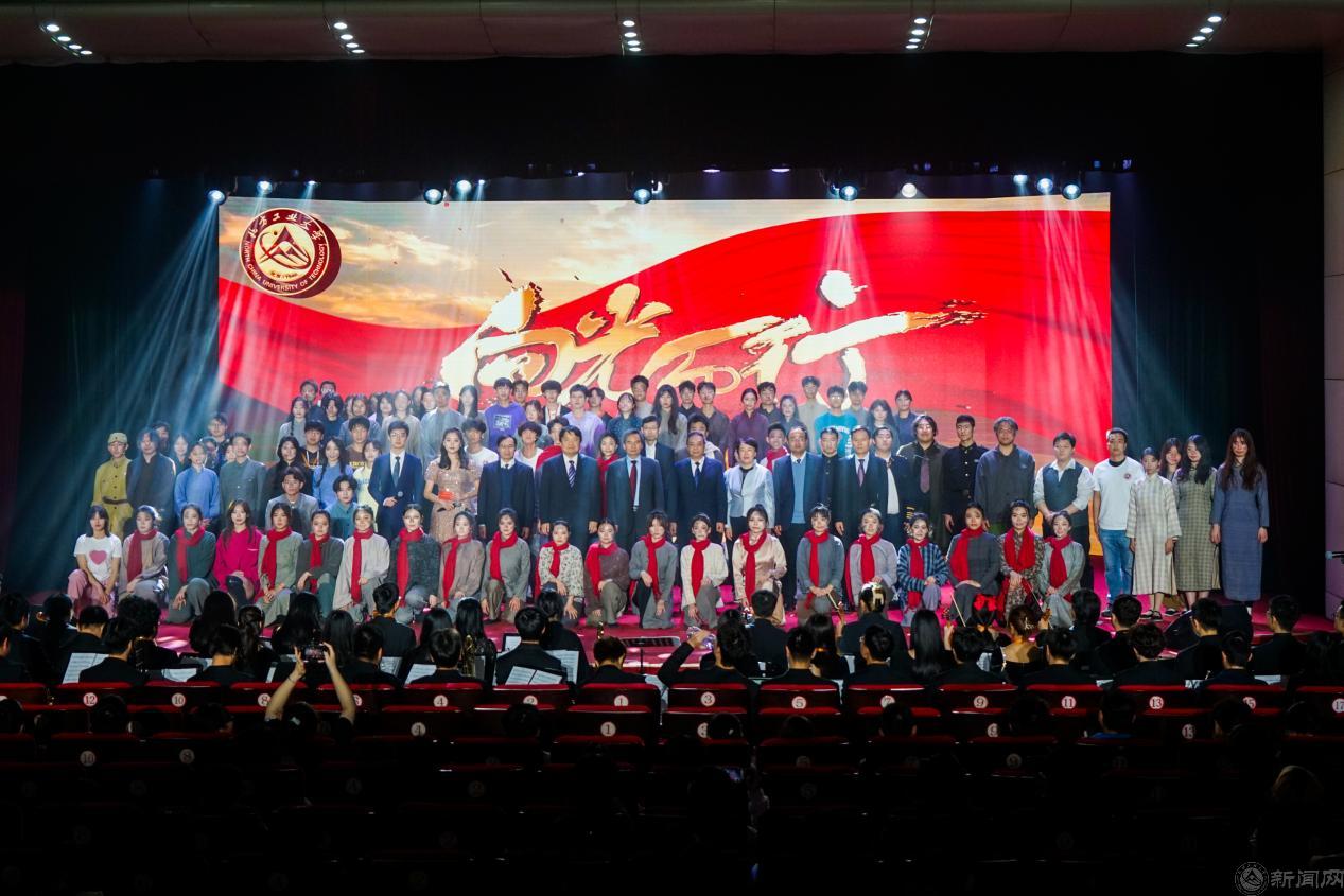 担强国使命,做复兴栋梁——学校隆重举行2022-2023学...